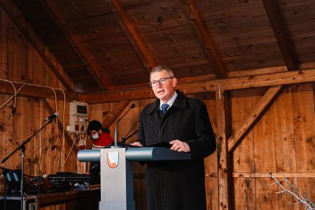 Dogodek - 130 Let -81